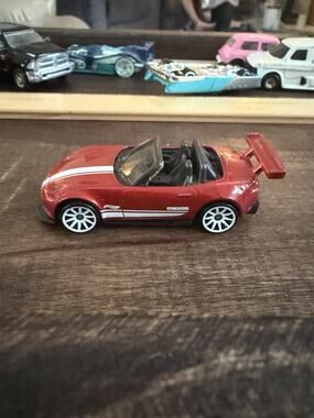 2015 Hotwheels (Mattel) Mazda MX-5 Miada diecast car- Maroonish color-Excellent